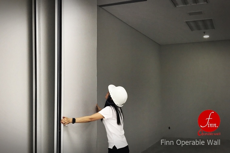 ผนังกั้นห้องประชุม คือ Finn Operable Wall by FIINN_Decor